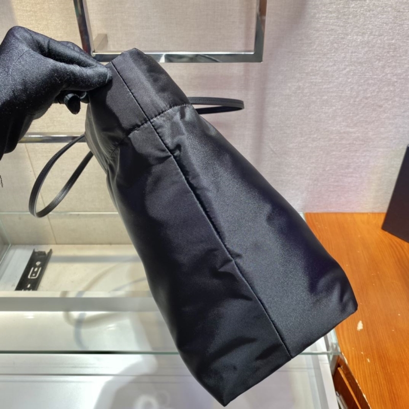 Pra*a tote bags